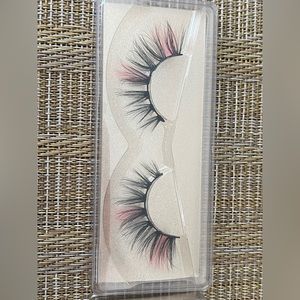 Hello I am selling lashes! I have 3 different styles, I hope you like!💗